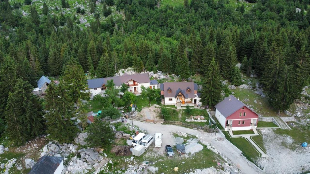 ヴァルボナ Bujtina Arlindi Bed & Breakfast エクステリア 写真