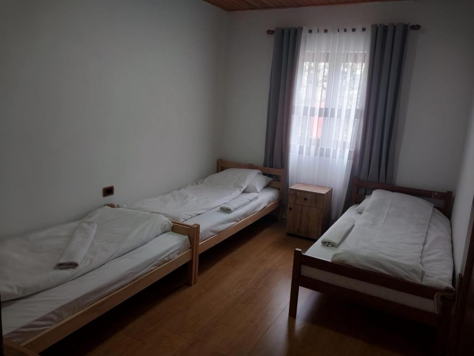 ヴァルボナ Bujtina Arlindi Bed & Breakfast エクステリア 写真