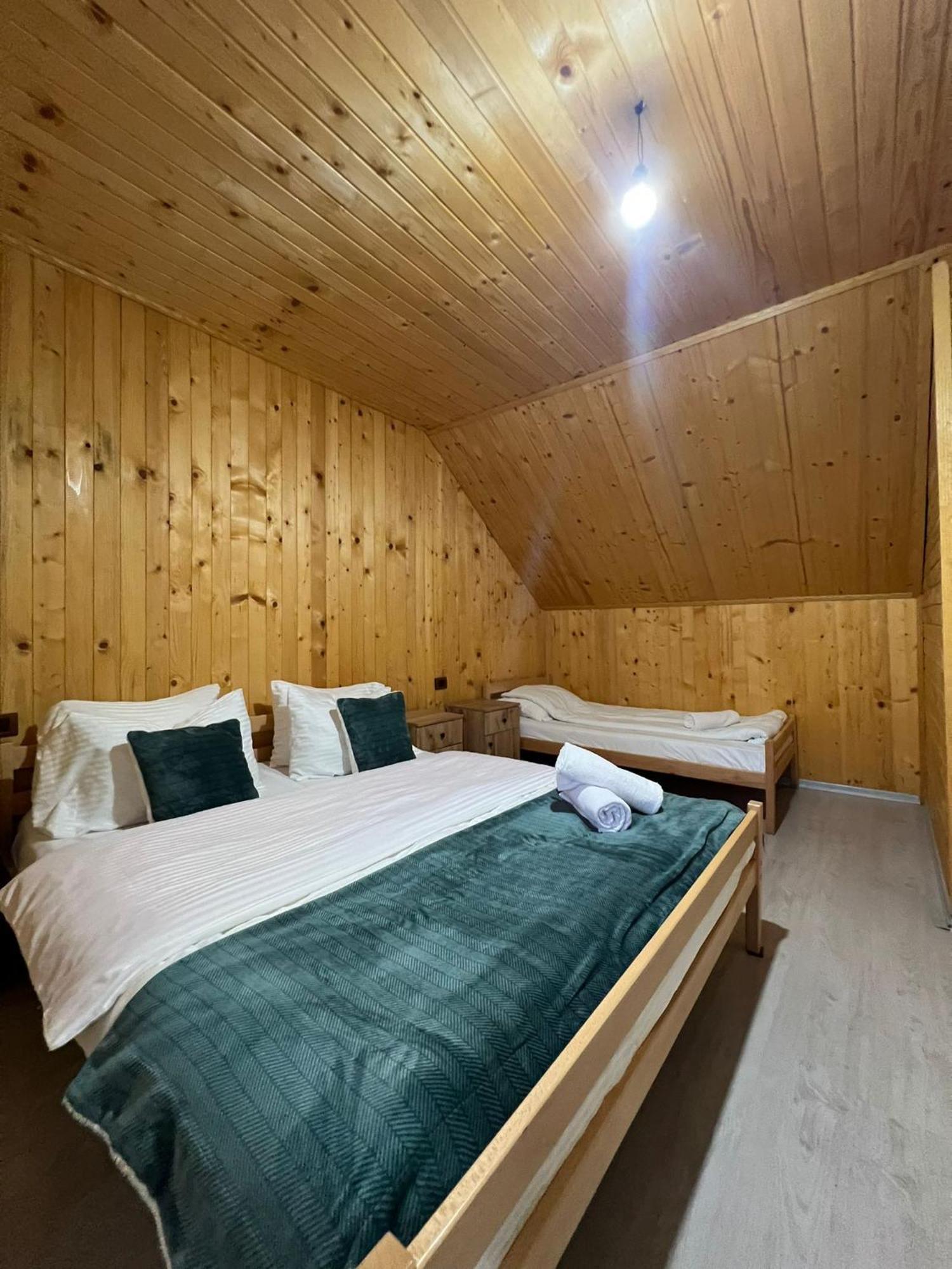 ヴァルボナ Bujtina Arlindi Bed & Breakfast エクステリア 写真