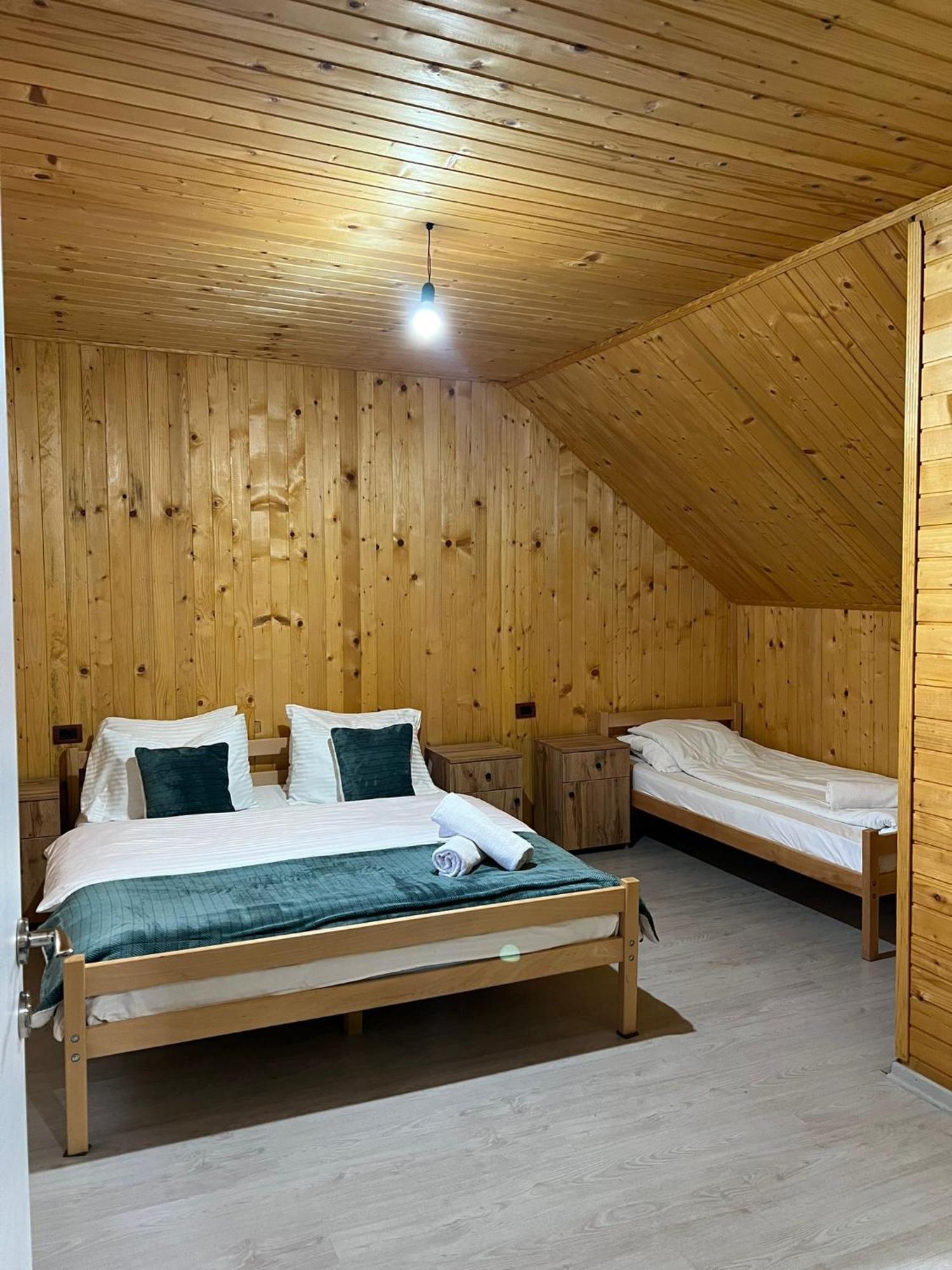 ヴァルボナ Bujtina Arlindi Bed & Breakfast エクステリア 写真