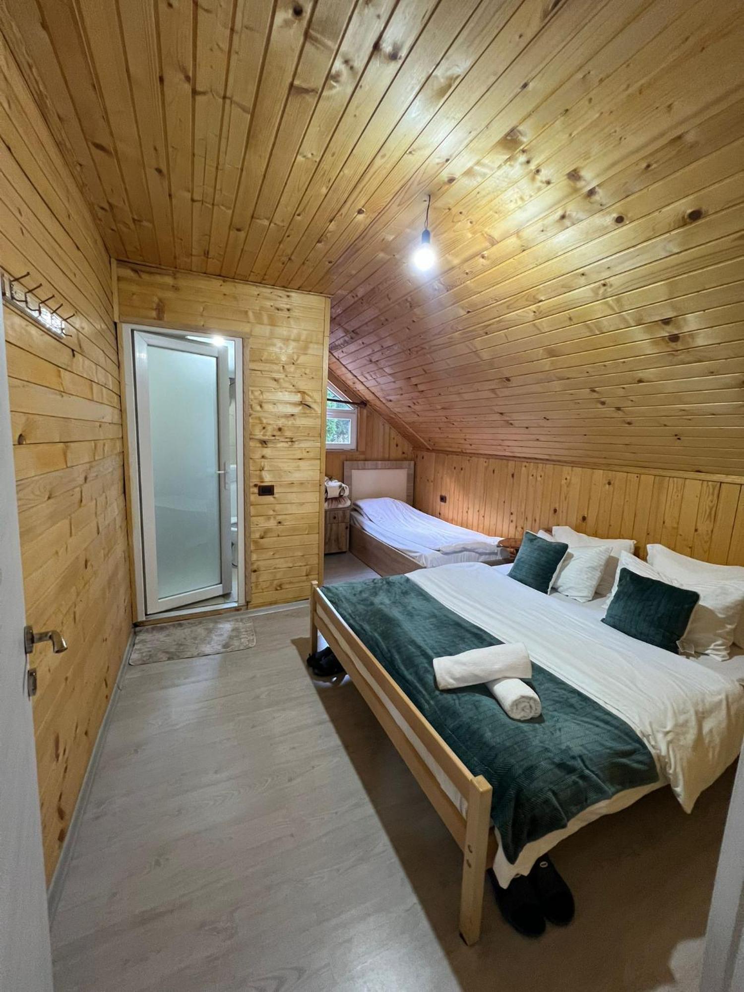 ヴァルボナ Bujtina Arlindi Bed & Breakfast エクステリア 写真