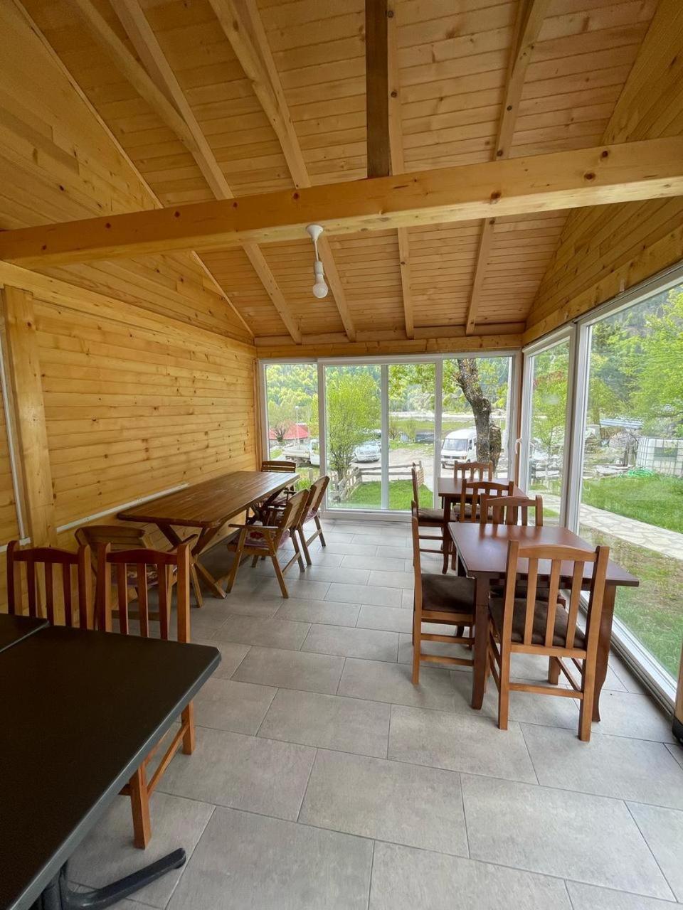 ヴァルボナ Bujtina Arlindi Bed & Breakfast エクステリア 写真