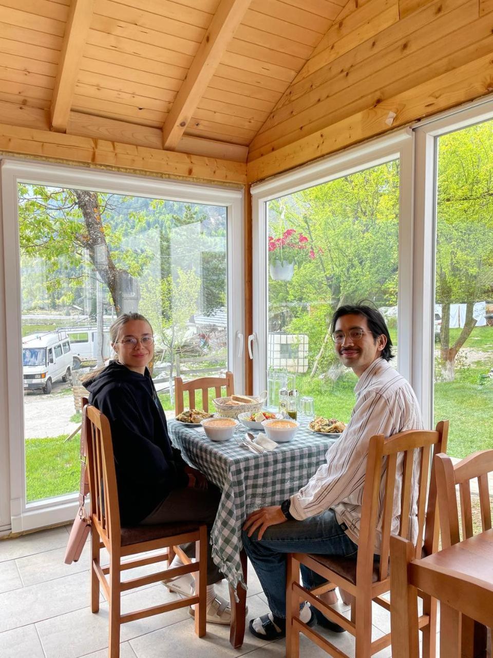 ヴァルボナ Bujtina Arlindi Bed & Breakfast エクステリア 写真