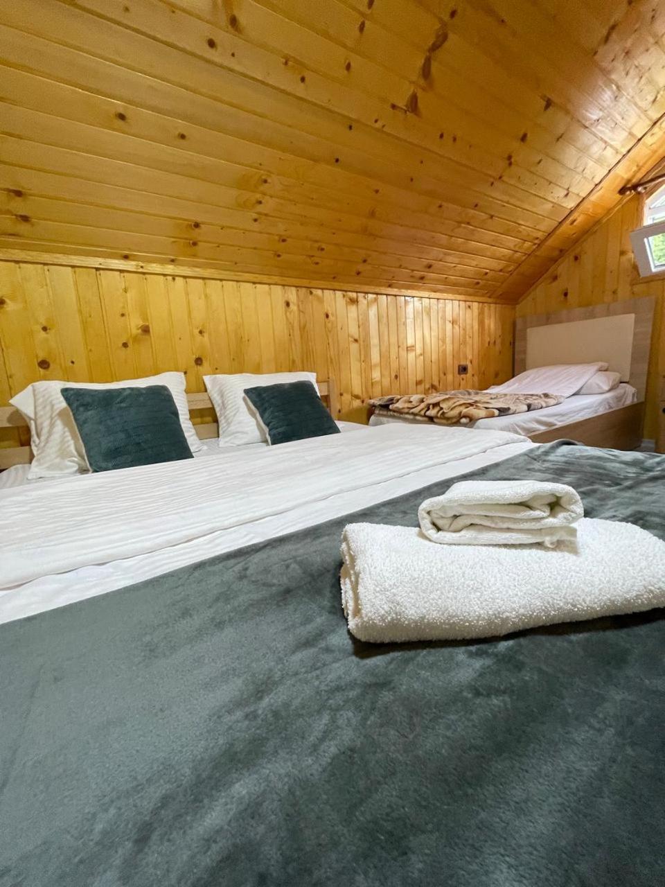 ヴァルボナ Bujtina Arlindi Bed & Breakfast エクステリア 写真