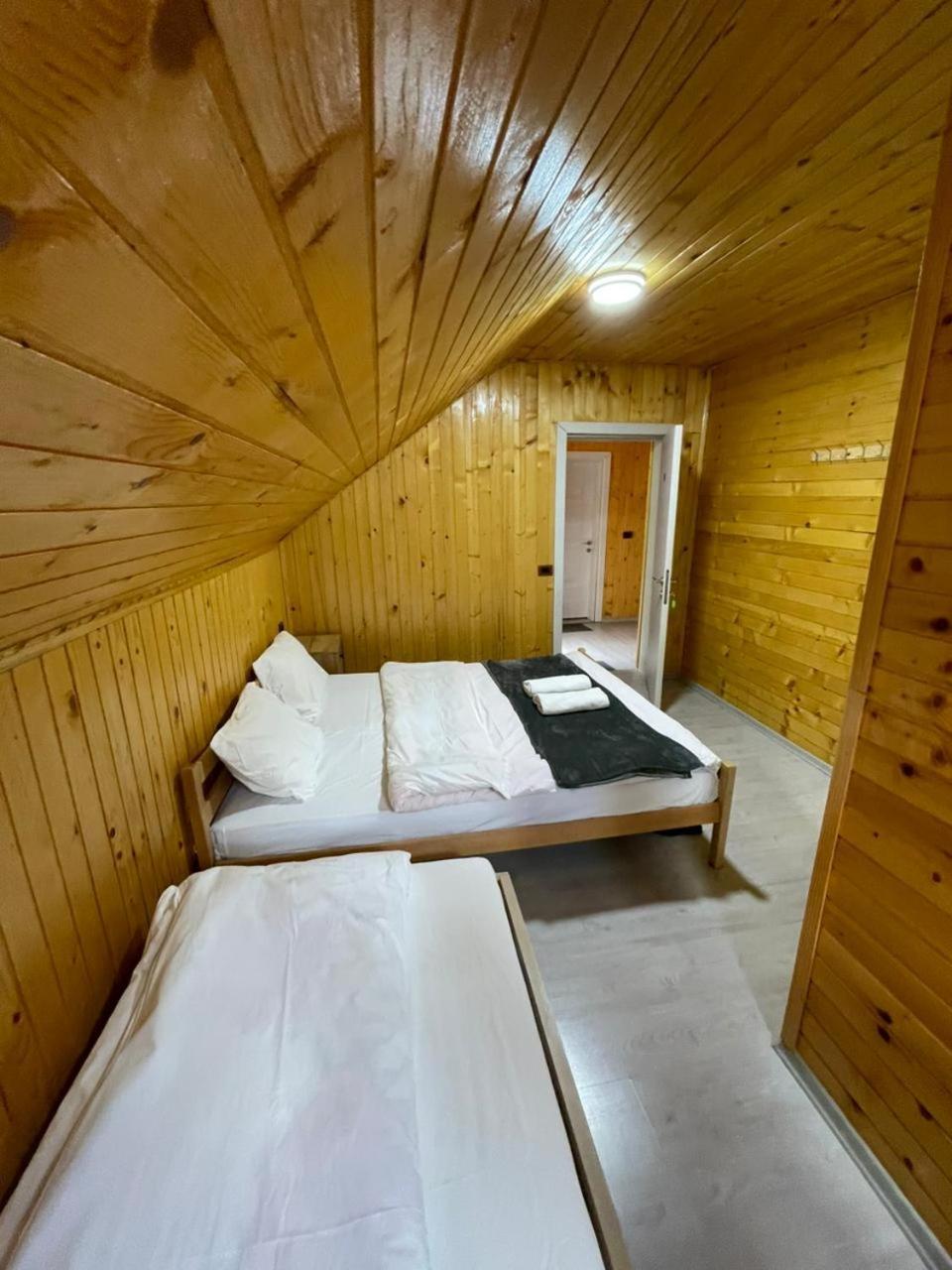 ヴァルボナ Bujtina Arlindi Bed & Breakfast エクステリア 写真