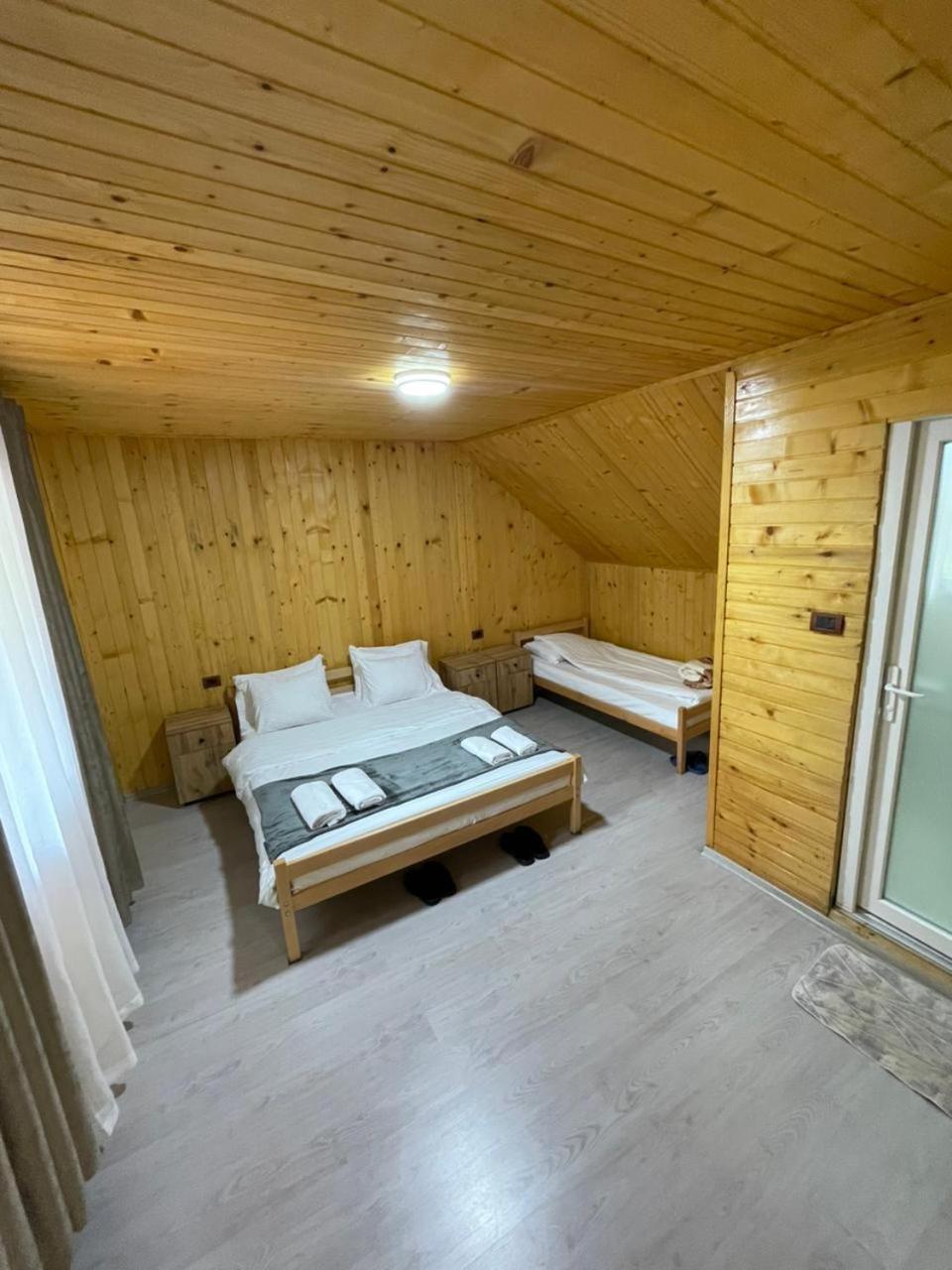 ヴァルボナ Bujtina Arlindi Bed & Breakfast エクステリア 写真