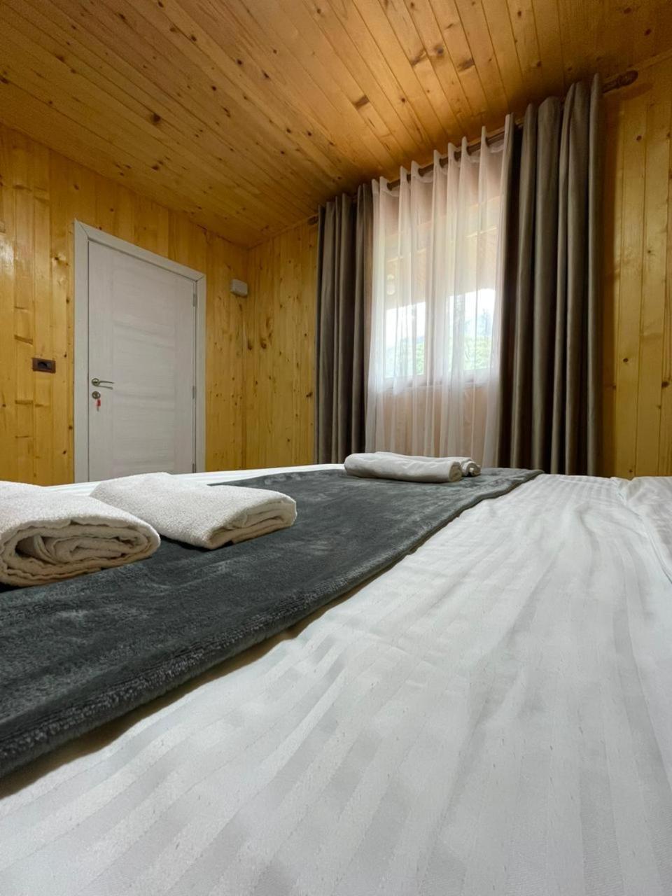 ヴァルボナ Bujtina Arlindi Bed & Breakfast エクステリア 写真